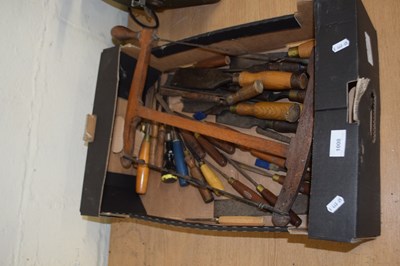 Lot 1008 - Vintage hand tools to include planes, wood...