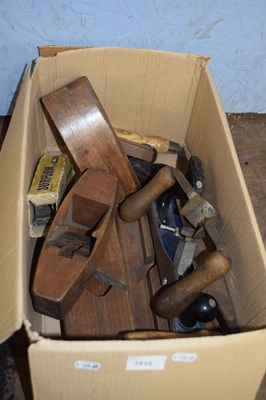 Lot 1010 - Box of vintage planes, woodworking tools etc