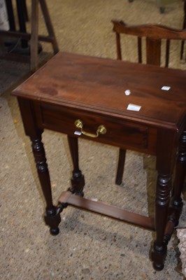 Lot 357 - Modern mahogany single drawer side table