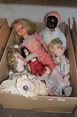 Lot 820 - Box of vintage dolls