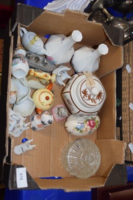 Lot 576 - Box of vases, ornaments etc