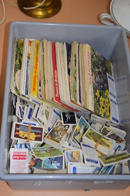 Lot 654 - Box of tea cards, loose and in albums