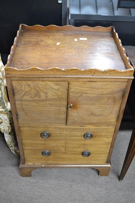 Lot 528 - A Georgian mahogony night cupboard with...