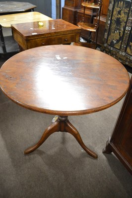 Lot 575 - A Georgian oak supper table with circular top,...