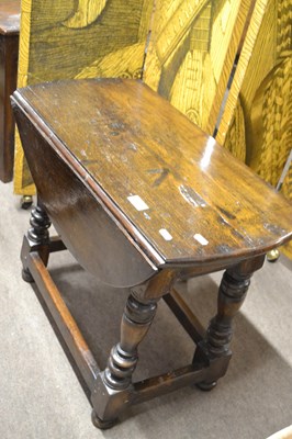 Lot 609 - Bylaw - a quality 20th Century oak drop leaf...