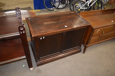 Lot 895 - Vintage oak blanket box