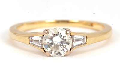 Lot 53 - An 18ct diamond ring, the round brilliant cut...