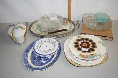 Lot 10 - Mixed Lot: Various decorated plates, glass...