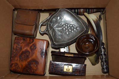 Lot 104 - A box of assorted items to include button...