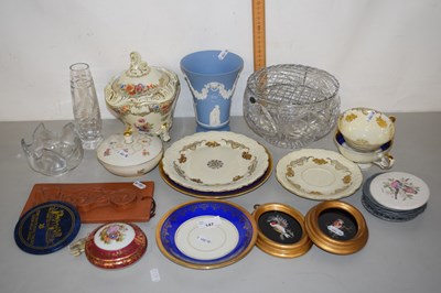 Lot 147 - Mixed Lot: Ceramics and glass wares to include...