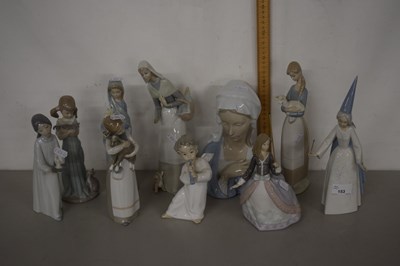 Lot 153 - A collection of various Lladro  figurines