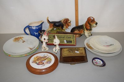 Lot 160 - Mixed Lot: Various ornaments to include dogs,...