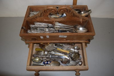 Lot 170 - A wooden cutlery box containing an assortment...