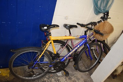 Lot 524 - A gents Integra mountain bike together with a...