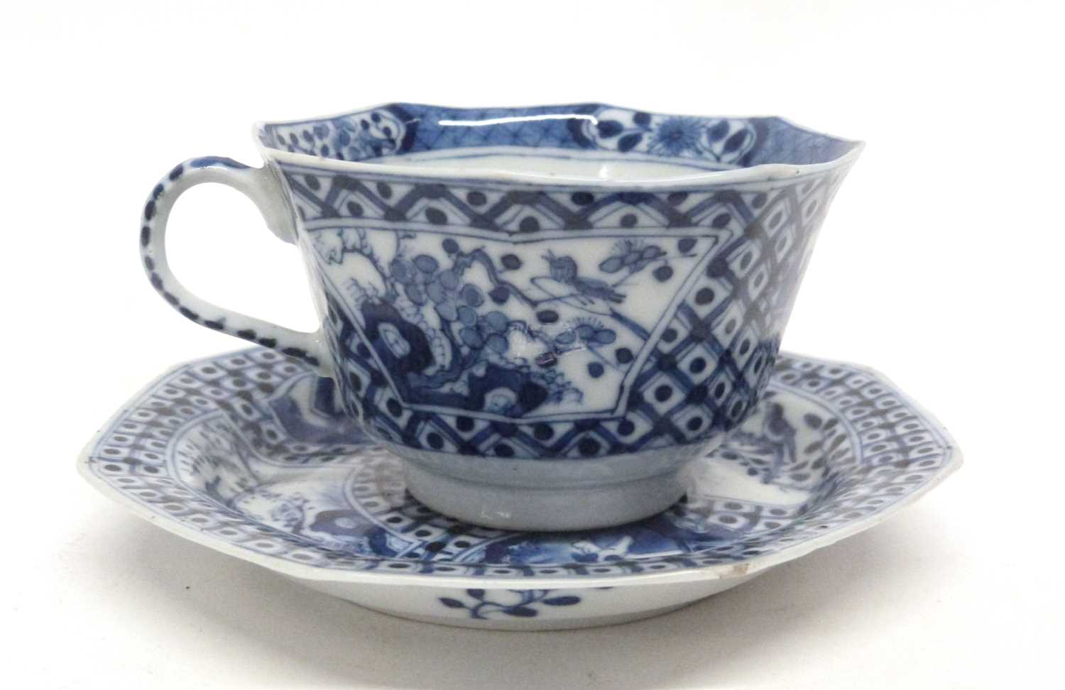 Lot 11 - octagonal blue and white Chinese porcelain cup...