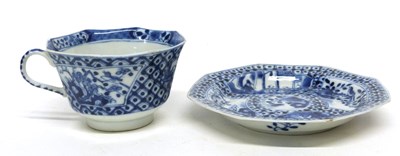 Lot 11 - octagonal blue and white Chinese porcelain cup...