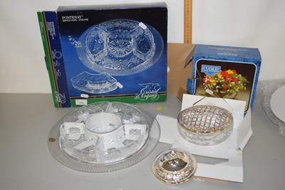 Lot 171 - A glass hors d'oeuvres dish and a glass rose bowl