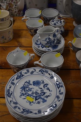 Lot 195 - Quantity of Blue Danube table wares