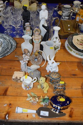 Lot 200 - Mixed Lot: Various figurines to include Royal...