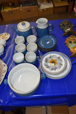 Lot 628 - Quantity of pottery tea and dinner wares