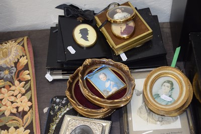 Lot 663 - Mixed lot of assorted pictures, prints, frames,...