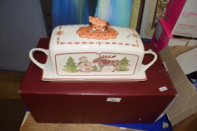 Lot 693 - Christmas loaf cake dish and cover