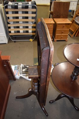 Lot 763 - A mahogany tilt top table