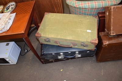 Lot 786 - Three vintage suitcases