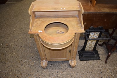 Lot 367 - Victorian pine framed wash stand