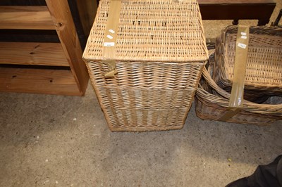 Lot 400 - A wicker laundry bin