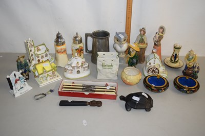 Lot 20 - Mixed Lot: Various Coalport model cottages,...