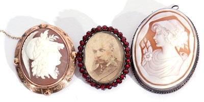 Lot 231 - Mixed Lot: Victorian carved shell cameo brooch...