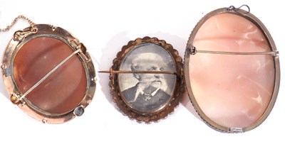 Lot 231 - Mixed Lot: Victorian carved shell cameo brooch...