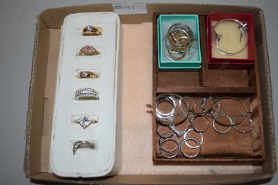 Lot 91 - Box of various costume jewellery rings