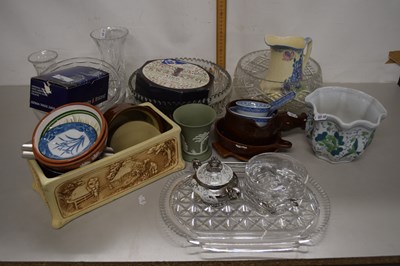 Lot 98 - A Mixed Lot: Various assorted ceramics, glass...