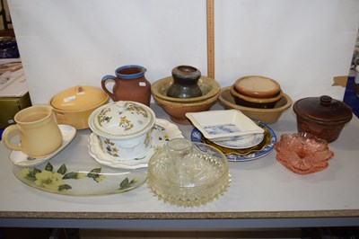 Lot 118 - Mixed Lot: Various kitchen dishes, jugs,...