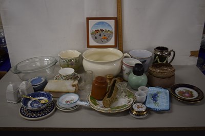 Lot 119 - Mixed Lot: Various table wares, chamberpot,...