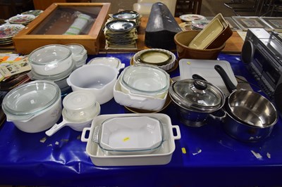 Lot 131 - Mixed Lot: Various kitchen dishes, saucepans etc