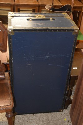 Lot 318 - A blue trunk