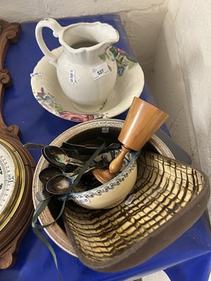 Lot 527 - Mixed Lot: Small wash bowl and jug, various...