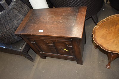 Lot 660 - Small 20th Century oak coffer