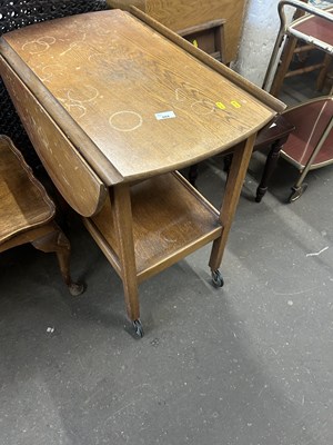 Lot 664 - An oak tea trolley