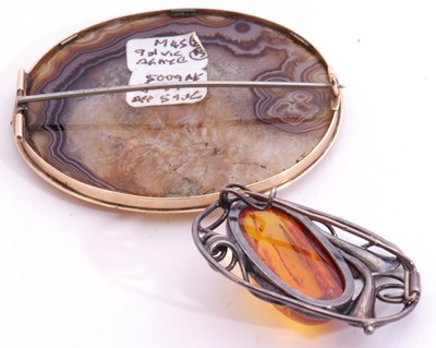 Lot 294 - Mixed Lot: large oval shaped agate brooch in...