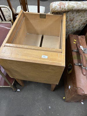 Lot 668 - A tambour top filing chest