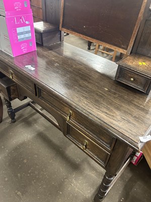 Lot 701 - An oak dressing chest