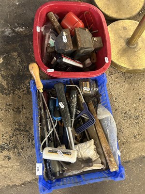 Lot 728 - Two boxes of various tools,bench vice and...