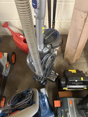 Lot 744 - A Shark vacuum cleaner