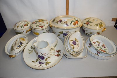 Lot 19 - Quantity of Royal Worcester Evesham table wares