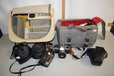 Lot 22 - Mixed Lot: Assorted cameras, Slide magazine etc