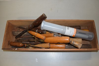 Lot 75 - Box of various assorted chisels and other tools